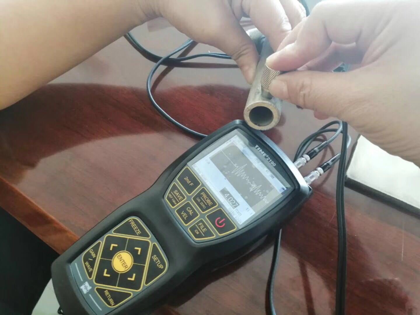 Aplikasi Alat Ukur Ketebalan Ultrasonik TIME 2190