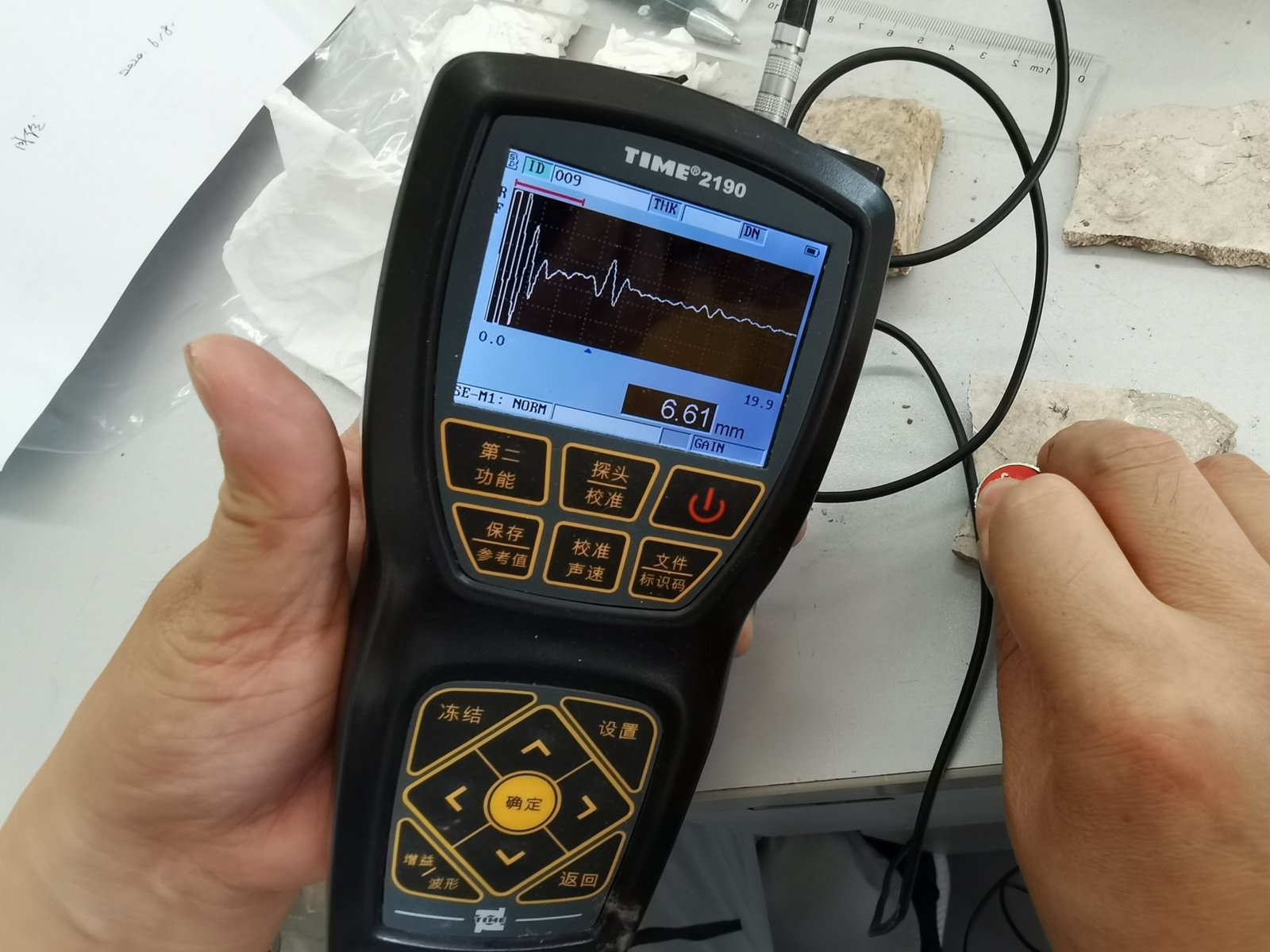 Makna A-scan pada Pengukur Tebal Ultrasonik.