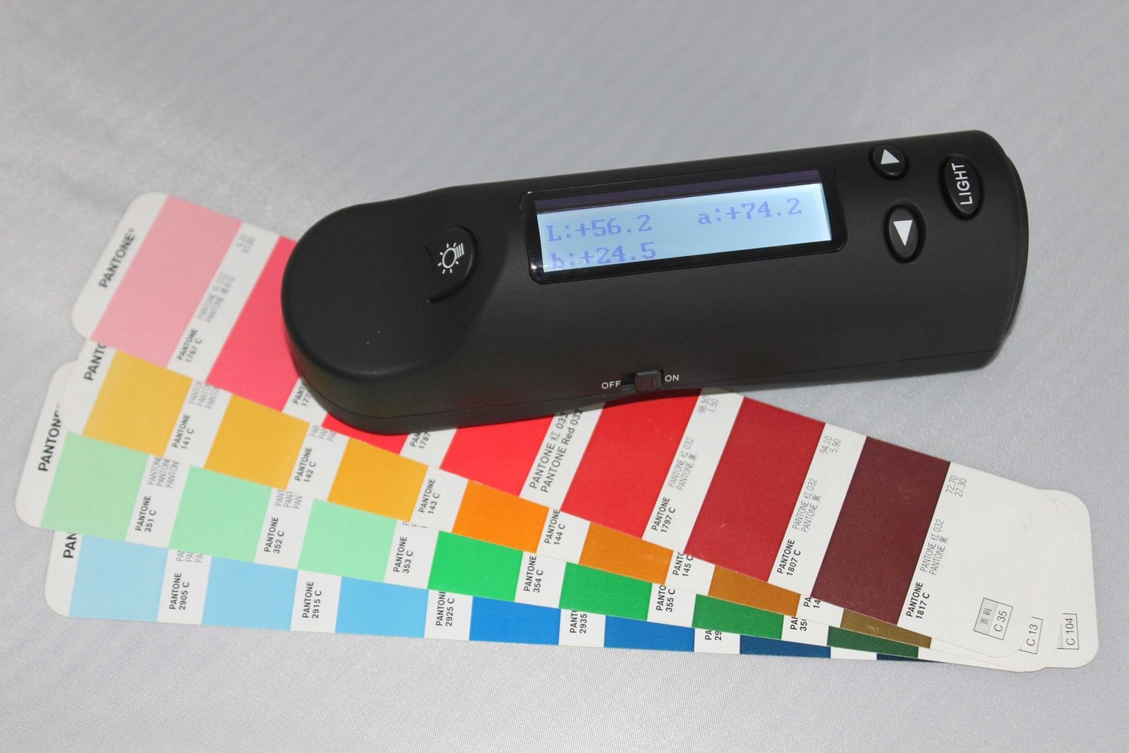 Alat Ukur Perbedaan Warna TCD100